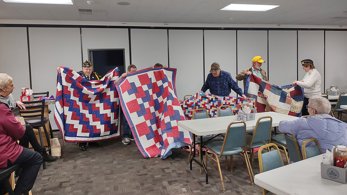 Go to Pequot Lakes gives quilts to veterans